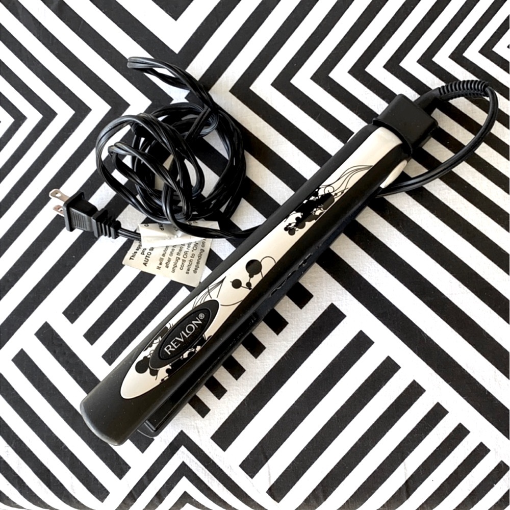 REVLON Black and White Adjustable Temperature Flat Iron Hair Straightener Tool